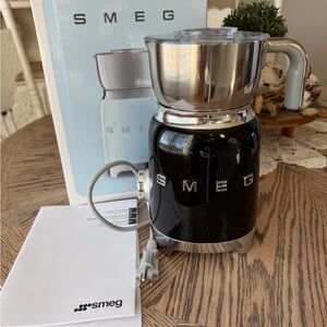 SMEG Electric Milk Frother - Black